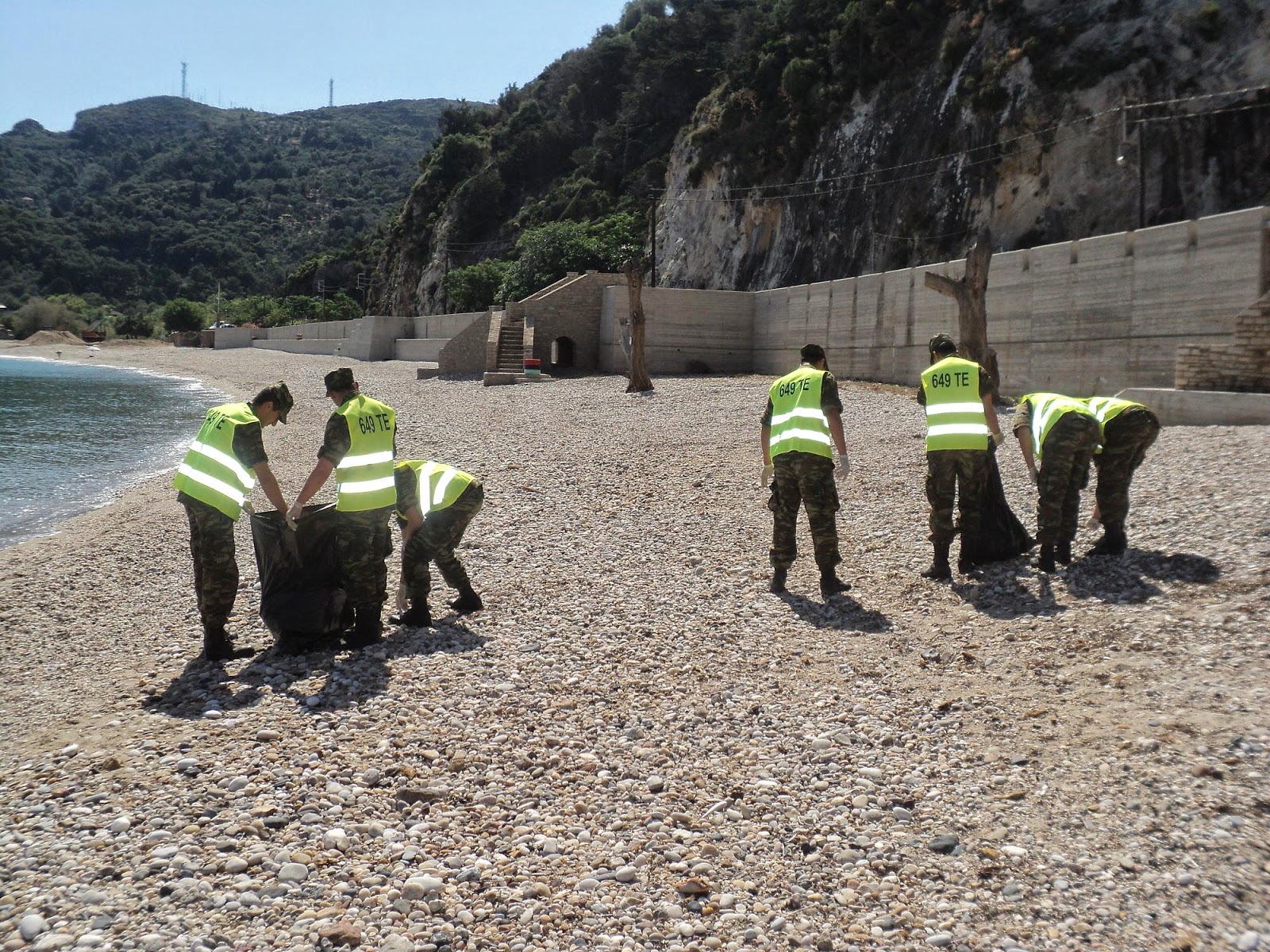 ΚΑΘΑΡΙΣΜΟΣ ΑΚΤΩΝ ΣΤΗ ΣΑΜΟ ΑΠΟ ΤΗΝ  79 ΑΔΤΕ - Φωτογραφία 3