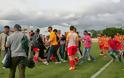 Εικόνες που σοκάρουν στον αγώνα Αρτάκη - Μαρτίνο! Ποδοσφαιριστές κατέληξαν στο νοσοκομείο μετά από απίστευτο ξύλο [photos - video] - Φωτογραφία 3