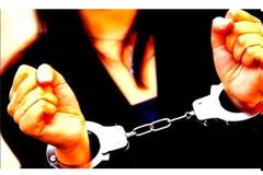 Γνωστή παρουσιάστρια συνελήφθη στο Κολωνάκι να διακινεί «μαϊμού» συμπληρώματα διατροφής