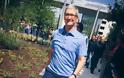 Ο Tim Cook και ο Eddy Cue επισκέφτηκε τη νέα πανεπιστημιούπολη της Apple - Φωτογραφία 2