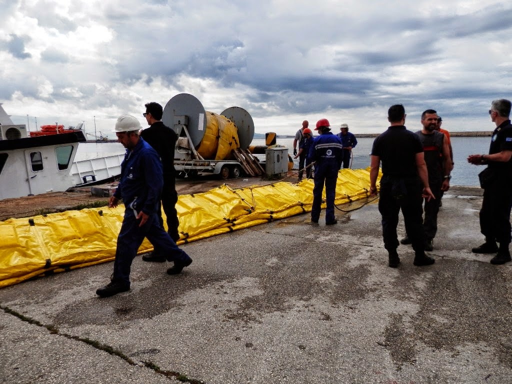 Άσκηση καταπολέμησης ρύπανσης στο λιμάνι Αλεξανδρούπολης - Φωτογραφία 2