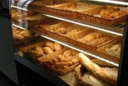 Οι φούρνοι θα βγάζουν τραπεζάκια για να προσφέρουν σάντουιτς και κουλούρια – Τι προβλέπει νέα αγορανομική διάταξη - Φωτογραφία 1
