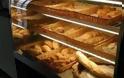 Οι φούρνοι θα βγάζουν τραπεζάκια για να προσφέρουν σάντουιτς και κουλούρια – Τι προβλέπει νέα αγορανομική διάταξη