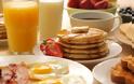 Τελικά το πρωινό μας βοηθά να χάσουμε κιλά;