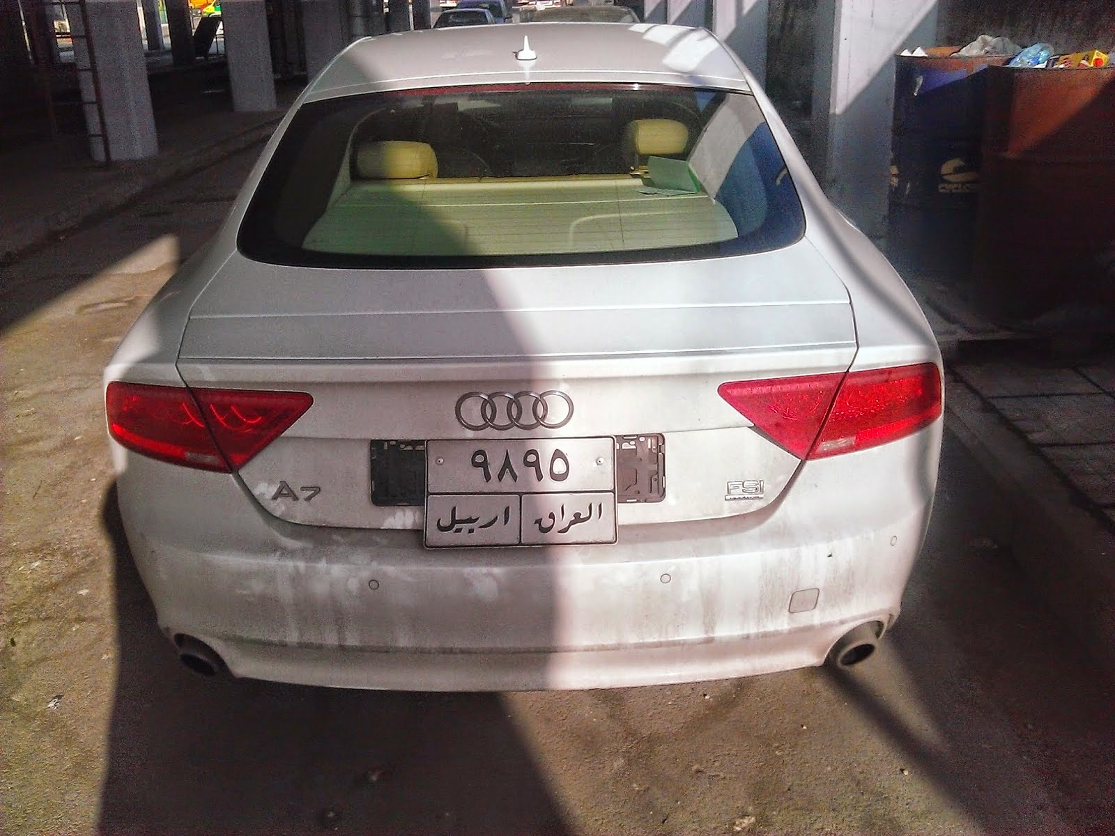 Κλεμμένο υπερπολυτελές αυτοκίνητο με ιρακινές πινακίδες - Φωτογραφία 1