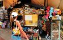 Σουβενίρ με άρωμα Ελλάδας: Τι προτιμούν να αγοράζουν οι τουρίστες