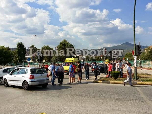 Γερό μπαμ στη διασταύρωση της Έκθεσης στη Λαμία - Χαλασμένα τα φανάρια λόγω ζέστης! [photos] - Φωτογραφία 3