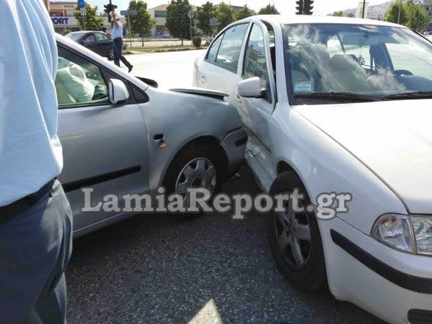 Γερό μπαμ στη διασταύρωση της Έκθεσης στη Λαμία - Χαλασμένα τα φανάρια λόγω ζέστης! [photos] - Φωτογραφία 5