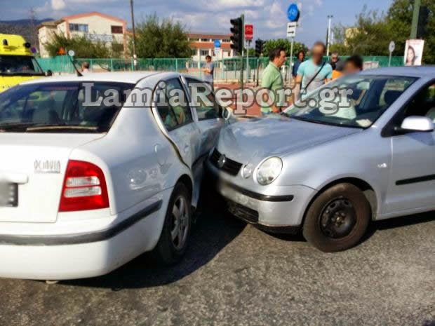 Γερό μπαμ στη διασταύρωση της Έκθεσης στη Λαμία - Χαλασμένα τα φανάρια λόγω ζέστης! [photos] - Φωτογραφία 6