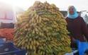 Εντυπωσιάζει η γυναίκα στη Ξάνθη με τις μπανάνες σε λαϊκή αγορά