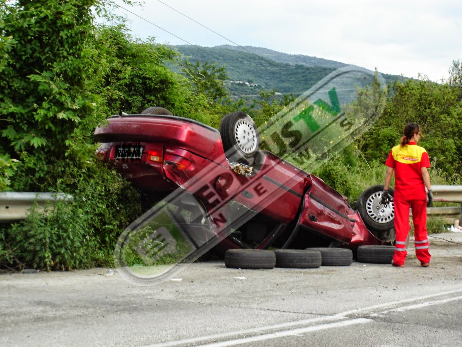 Τροχαίο στην Ε.Ο. Ιωαννίνων - Αθηνών με 3 τραυματίες [photos] - Φωτογραφία 4