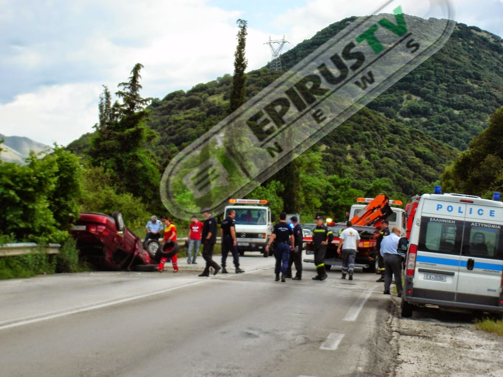 Τροχαίο στην Ε.Ο. Ιωαννίνων - Αθηνών με 3 τραυματίες [photos] - Φωτογραφία 5