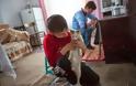 Έφηβος στην Αλβανία, ζει κλεισμένος μέσα στο σπίτι γιατί φοβάται μην πέσει θύμα μιας βεντέτας! Διαβάστε την απίστευτη ιστορία