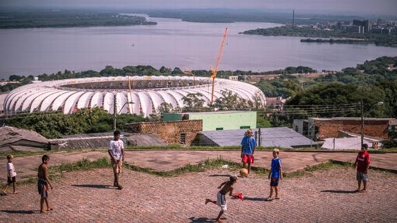 Σοκάρουν οι εικόνες της «αληθινής» Βραζιλίας πίσω από τη χλιδή του Μουντιάλ [photos] - Φωτογραφία 1