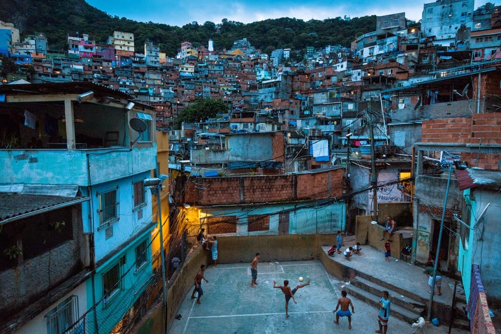 Σοκάρουν οι εικόνες της «αληθινής» Βραζιλίας πίσω από τη χλιδή του Μουντιάλ [photos] - Φωτογραφία 10