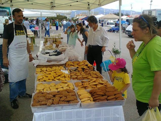 Με σημαντική προσέλευση καταναλωτών πραγματοποιήθηκε η 10η Δράση Διάθεσης Εγχώριων Αγροτικών Προϊόντων από τον Δήμο Αμαρουσίου - Φωτογραφία 7