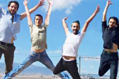Θα πάθετε πλάκα! Δείτε τι σκέφτηκαν αυτοί οι 4 άντρες για να βγάζουν λεφτά στην Αθήνα! [photos]