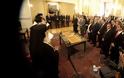 Ορκωμοσία: Το κολάν της Βούλτεψη, το πράσινο παπαγαλί της Γκερέκου και οι γυναίκες των υπουργών - Δείτε φωτο