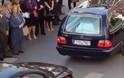 Ράγισαν καρδιές στην κηδεία της Ελένης Λυμπεροπούλου στην Τρίπολη [video]