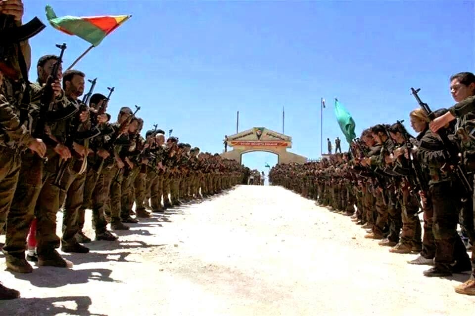 Οι Κούρδοι μαχητές της Συρίας εισέρχονται στο Ιράκ για να πολεμήσουν τους «τζιχαντιστές» - Φωτογραφία 1