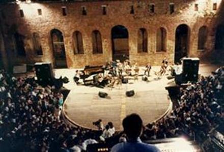 «Μικρά Ασία – Τραγούδια του Λαού μου» - Δύο μουσικές βραδιές στο Αρχαίο Ωδείο της Πάτρας - Φωτογραφία 1