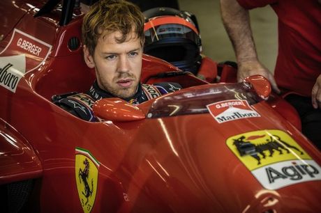 Mε Ferrari ο Vettel! ΠΑΡΑΚΑΛΩ ΠΟΛΥ... - Φωτογραφία 2