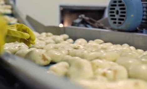 Καρέ-καρέ πώς φτιάχνεται το πιο φημισμένο... πιάτο των McDonald's - Οι τηγανιτές πατάτες - Φωτογραφία 9