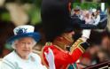 Η φαντασμαγορική παρέλαση για τα γενέθλια της βασίλισσας Ελισάβετ έναν μήνα μετά… [photos]