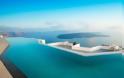 H πιο όμορφη πισίνα του κόσμου βρίσκεται στη Σαντορίνη: Κρεμασμένη στο βράχο, γίνεται ένα με τη θάλασσα - Φωτογραφία 4