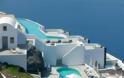 H πιο όμορφη πισίνα του κόσμου βρίσκεται στη Σαντορίνη: Κρεμασμένη στο βράχο, γίνεται ένα με τη θάλασσα - Φωτογραφία 7