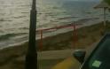 Ο κακός καιρός άδειασε τις παραλίες στην Εύβοια