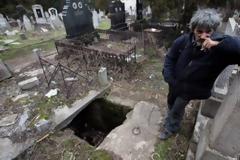 Απίστευτη δήλωση αστέγου:Δεν φοβάμαι τους νεκρούς. Τους ζωντανούς φοβάμαι [photos]