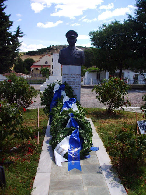 Τίμησαν τον Ήρωα Νικόλαο Μερτζανίδη - Φωτογραφία 2