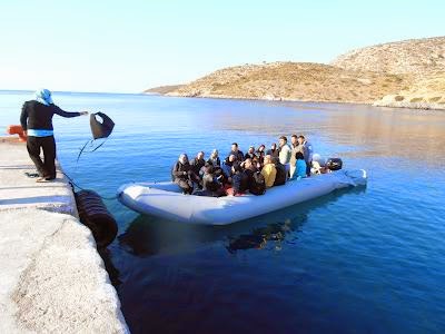 Συνελήφθησαν διακινητής και λαθρομετανάστες στη Χίο - Φωτογραφία 1