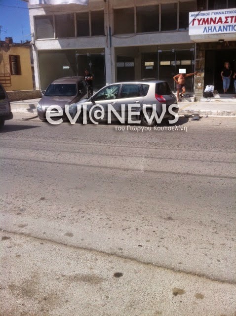 Αυτοκίνητο έπεσε πάνω σε σταθμευμένο όχημα [photo] - Φωτογραφία 2