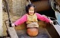 To 4χρονο κορίτσι με τη μπάλα που συγκλόνισε την Κίνα [photos] - Φωτογραφία 2