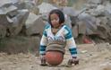 To 4χρονο κορίτσι με τη μπάλα που συγκλόνισε την Κίνα [photos] - Φωτογραφία 6