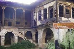 Σε τραγική κατάσταση βρίσκεται το ιστορικό σπίτι του Δεσπότη στα Ιωάννινα - Αντί να αποτελεί πόλο έλξης επισκεπτών έχει αφεθεί στη τύχη του [photos]