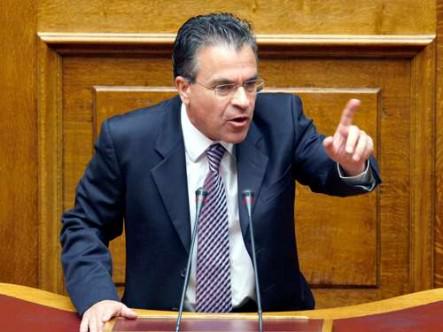 ΦΩΤΟΓΡΑΦΙΑ: Ο νέος με το ροζ φουλάρι είναι υπουργός της κυβέρνησης - Φωτογραφία 2