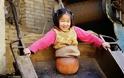To 4χρονο κορίτσι με τη μπάλα που συγκλόνισε την Κίνα [photos] - Φωτογραφία 1