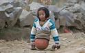 To 4χρονο κορίτσι με τη μπάλα που συγκλόνισε την Κίνα [photos] - Φωτογραφία 3