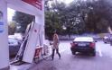 ΒΙΝΤΕΟ: Ξανθιά οδηγός σε βενζινάδικο - Φωτογραφία 3