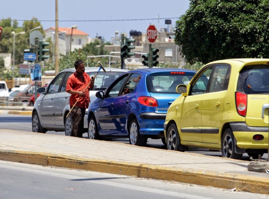 Στα φανάρια για ένα μεροκάματο... - Φωτογραφία 3