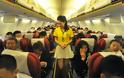 Κινέζες αεροσυνοδοί με φανέλες της Βραζιλίας