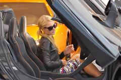 Paris Hilton: Ετοιμάζεται να αγοράσει μια Lamborghini