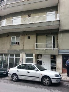 ΣOK στο κέντρο της Κοζάνης - 50χρονη αυτοκτόνησε πέφτοντας από τον το 4ο όροφο - Φωτογραφία 2