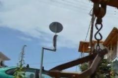 Σπασμένα όργανα και ξερά χορτάρια σε παιδικές χαρές της Τρίπολης [video]