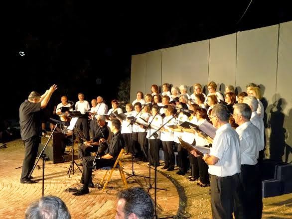 Τη συναυλία - αφιέρωμα στη μνήμη του Μάνου Χατζηδάκι από τη Μικτή Χορωδία Ενηλίκων Μουσικού Εργαστηρίου Αγίας Φιλοθέης παρακολούθησε ο Δήμαρχος Αμαρουσίου Γ. Πατούλης - Φωτογραφία 5