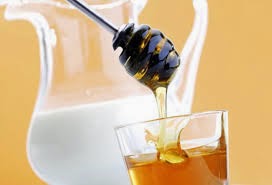 Mάσκα προσώπου με μέλι και γάλα για βάλετε τελεία στη θαμπή και κουρασμένη επιδερμίδα! - Φωτογραφία 1