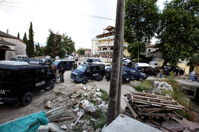Έπεσε το χωριό του χασισιού στην Αλβανία - Η αστυνομία έχει υπό τον πλήρη έλεγχο της το Λαζαράτι [video - photos] - Φωτογραφία 4